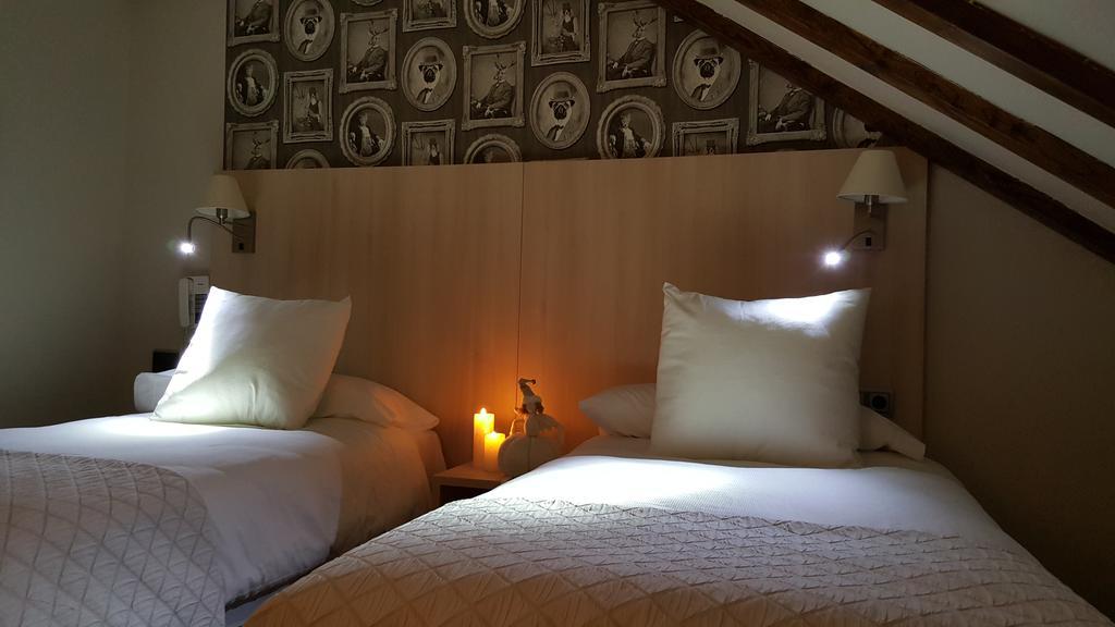Riaño Hotel Presa מראה חיצוני תמונה