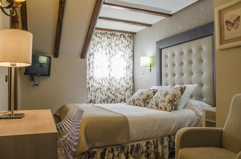 Riaño Hotel Presa מראה חיצוני תמונה