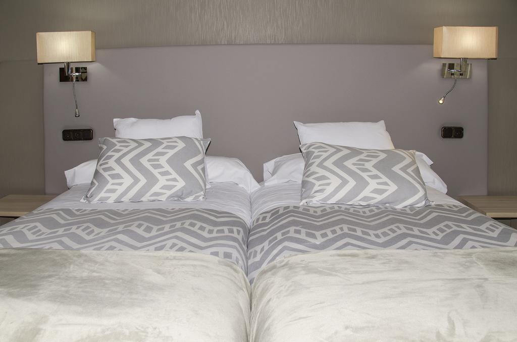 Riaño Hotel Presa מראה חיצוני תמונה
