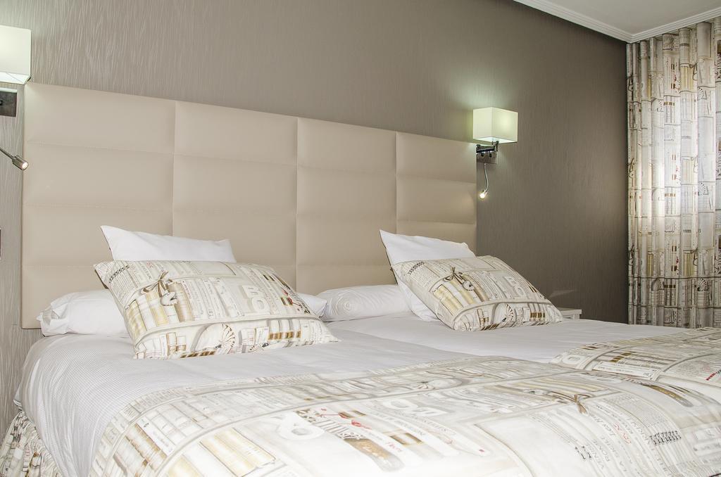 Riaño Hotel Presa מראה חיצוני תמונה