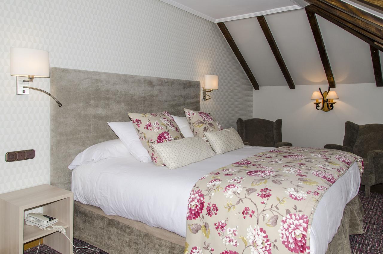 Riaño Hotel Presa מראה חיצוני תמונה