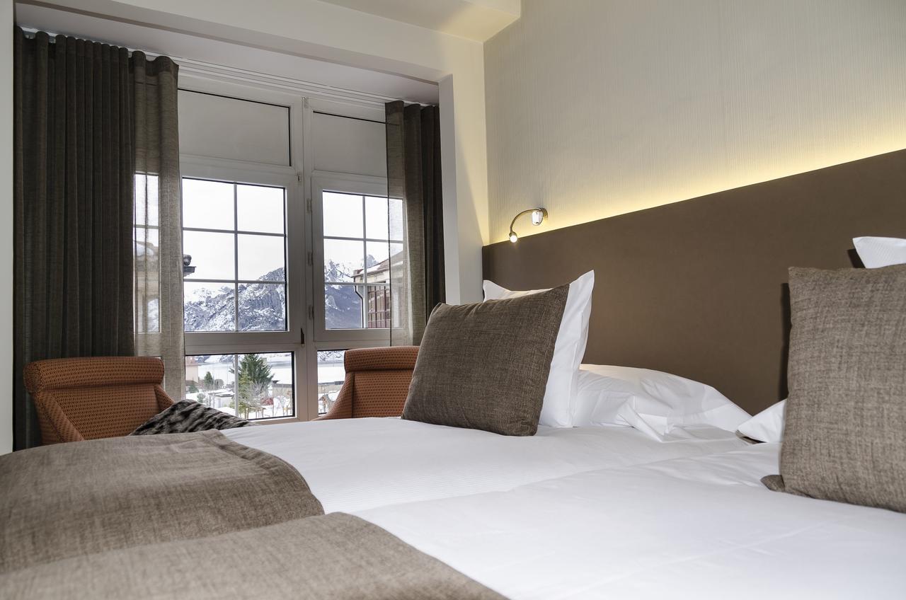 Riaño Hotel Presa מראה חיצוני תמונה