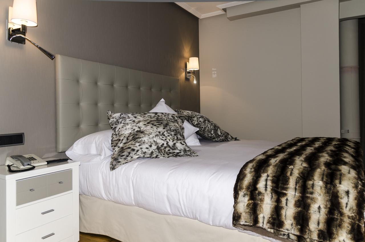 Riaño Hotel Presa מראה חיצוני תמונה