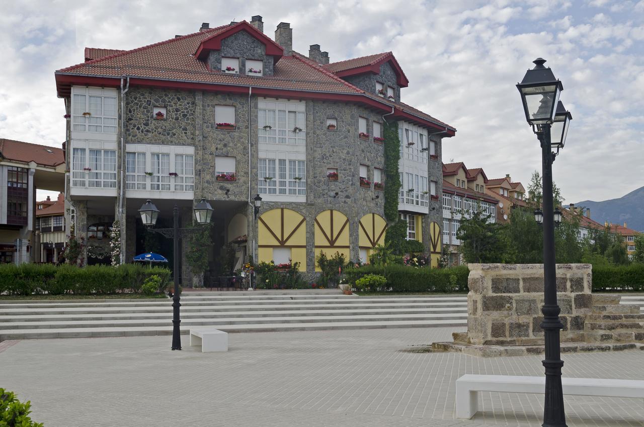 Riaño Hotel Presa מראה חיצוני תמונה